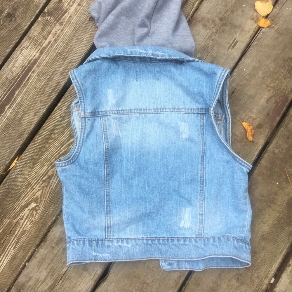Ci Sono Distressed Hooded Vest - Picture 5 of 7